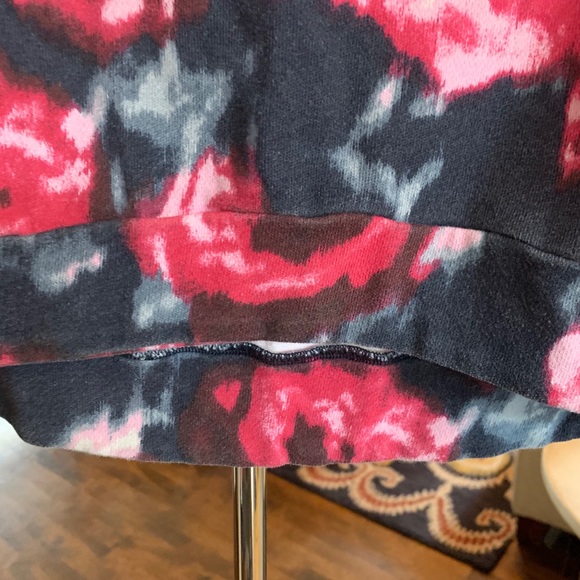 Abercrombie tee and sweatshirt duo! 😜 - Picture 5 of 9